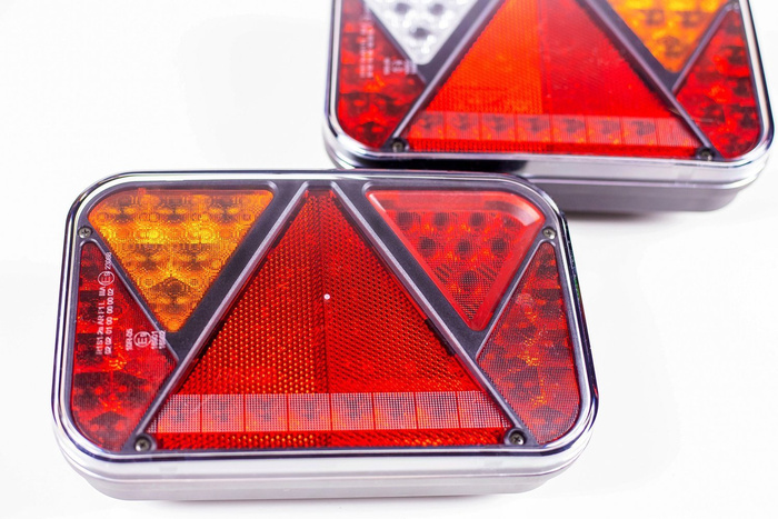 Light set: FRISTOM LED rear lights + HORPOL LED side marker lights + MANTES 5.5m 13-PIN harness